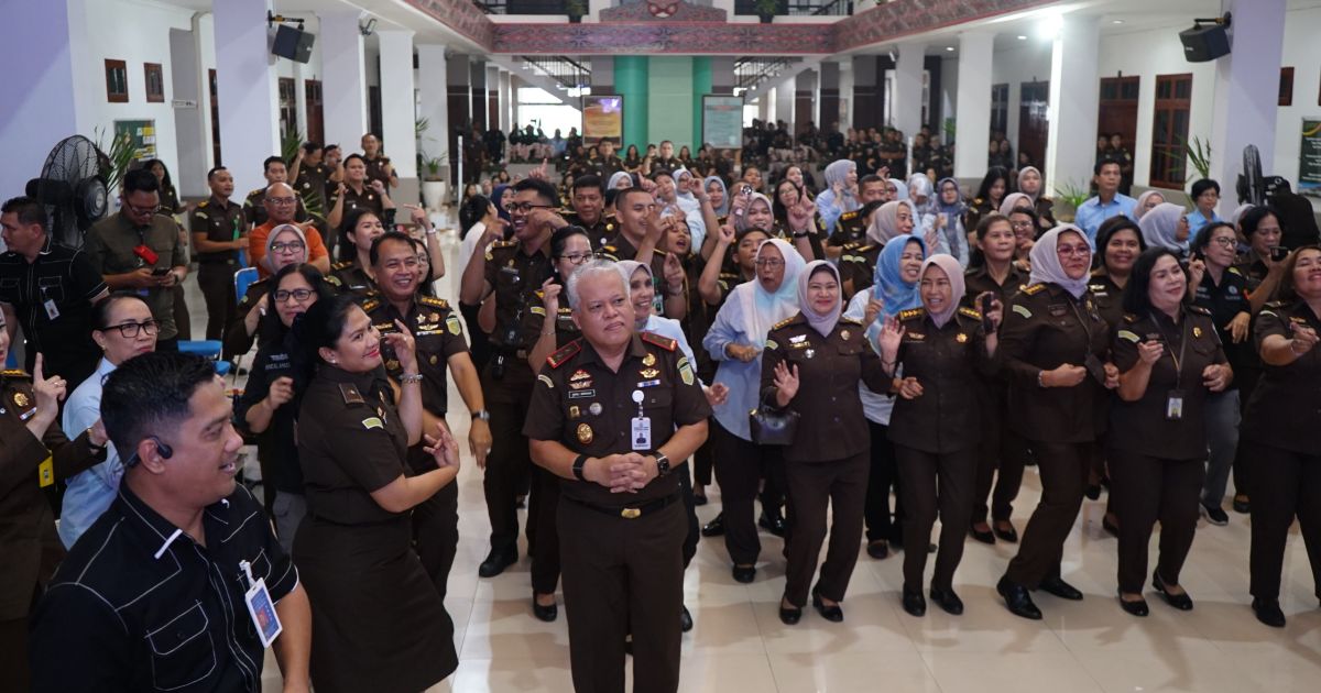 Perpisahan Jajaran Pegawai Kejati Sumut Diwarnai dengan Momenharu
