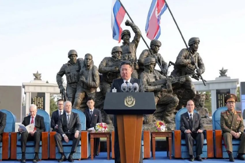 Pemimpin Korea Utara Kim Jong-un puji tentaranya yang meledakkan diri untuk menghindari penangkapan pasukan Ukraina saat bertempur di wilayah Kursk, Rusia. Foto/KCNA