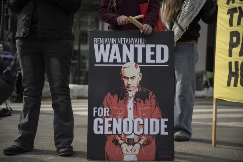 Para pengunjuk rasa berkumpul di luar Gedung Putih untuk berdemonstrasi menentang kunjungan Perdana Menteri Israel Benjamin Netanyahu ke Washington, DC, pada 11 Februari 2026. Foto/Celal Güne?/Anadolu Agency