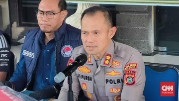 Kapolres Badung AKBP Joseph Edward Purba saat melakukan konferensi pers. (CNN Indonesia/Kadafi)