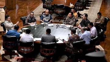 Ilustrasi. Presiden Prabowo Subianto memimpin rapat terbatas di Hambalang, membahas isu pendidikan, keamanan, dan pertahanan dengan jajaran Kabinet Merah Putih. (Foto: Cahyo - Biro Pers Sekretariat Presiden)