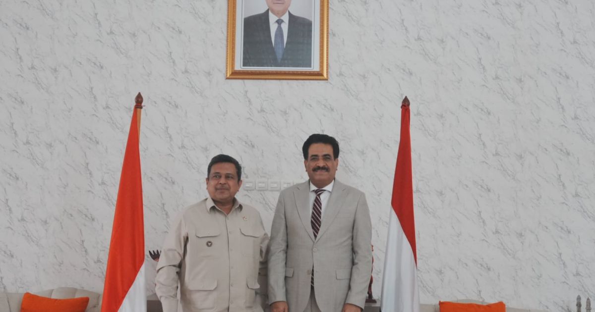 Kepala BPJPH Babe Haikal Hasan bertemu Dubes Yaman untuk Indonesia untuk membahas peningkatan penguatan kerja sama di bidang jaminan produk halal. foto: BPJPH
