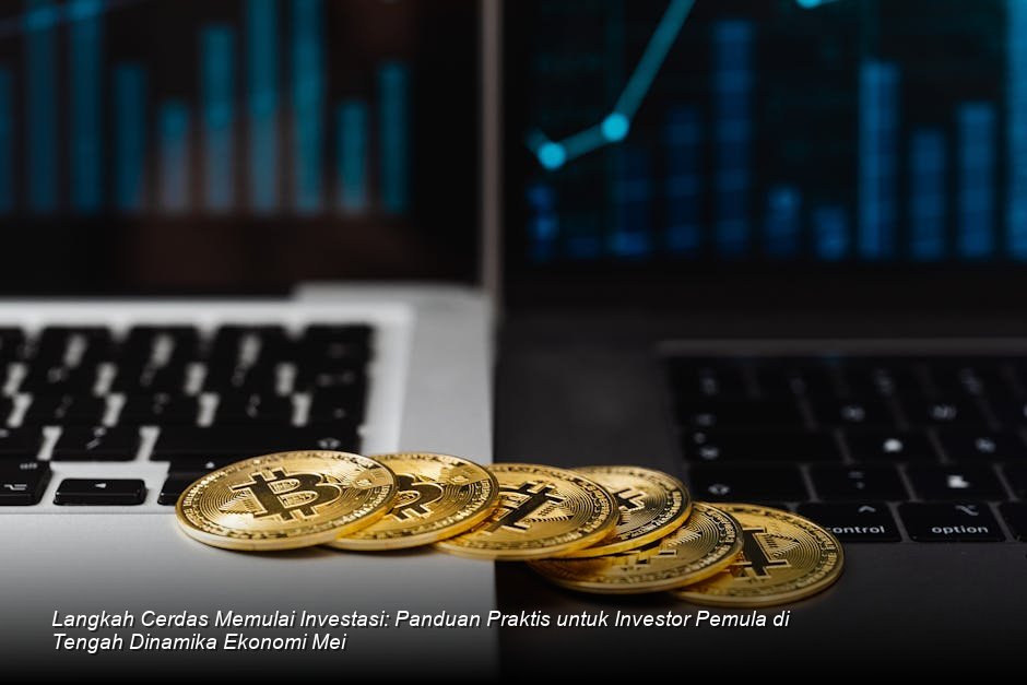 Tampilan grafik pertumbuhan IHSG yang positif di layar monitor digital, dikelilingi oleh tumpukan koin emas dan *smartphone* yang menampilkan aplikasi investasi.