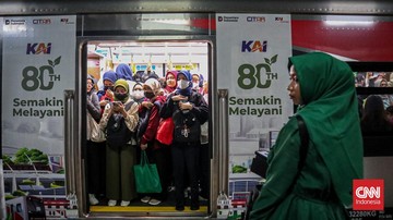 Ilustrasi. KAI Commuter lakukan rekayasa perjalanan akibat gangguan listri di jalur green line. (CNN Indonesia/Febria Adha L)