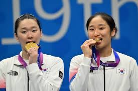 Tunggal putri Korea Selatan, Kim Ga-eun (kiri), mengungkit-ungkit pertandingan lawan Indonesia setelah mengantar negaranya juara Uber Cup 2026.