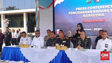Polda Jatim umumkan penemuan kokain di Sumenep. (CNN Indonesia/Farid)