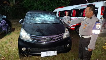 Rombongan wisatawan Surabaya diserang ratusan orang di Pantai Wediawu, Malang. Enam orang terluka, mobil dirusak. (Arsip Polres Malang)