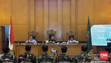 Pengadilan Militer II-08 Jakarta menggelar sidang lanjutan kasus dugaan penyiraman keras terhadap aktivis KontraS Andrie Yunus. (CNN Indonesia/Ryan Hadi Suhendra)