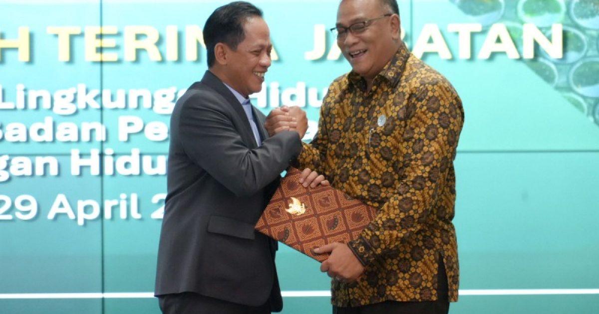 Kementerian Lingkungan Hidup (KLH) melaksanakan serah terima jabatan (sertijab) Menteri LH/Kepala BPLH  dari Hanif Faisol Nurofiq kepada Moh. Jumhur Hidayat. foto: KLH