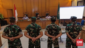 Suasana sidang pembacaan dakwaan kasus penyiraman air keras terhadap Wakil Koordinator KontraS Andrie Yunus dengan terdakwa Kapten Nandala Dwi Prasetia, Serda Edi Sudarko, Lettu Budhi Hariyanto dan Lettu Sami Lakka di Pengadilan Militer II-08, Jakarta. Rabu (29/042026). (CNN Indonesia).