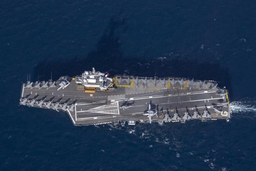 Prancis kerahkan kapal induk bertenaga nuklir Charles de Gaulle ke Laut Merah untuk mendukung kebebasan navigasi di Selat Hormuz. Foto/Angkatan Laut Prancis