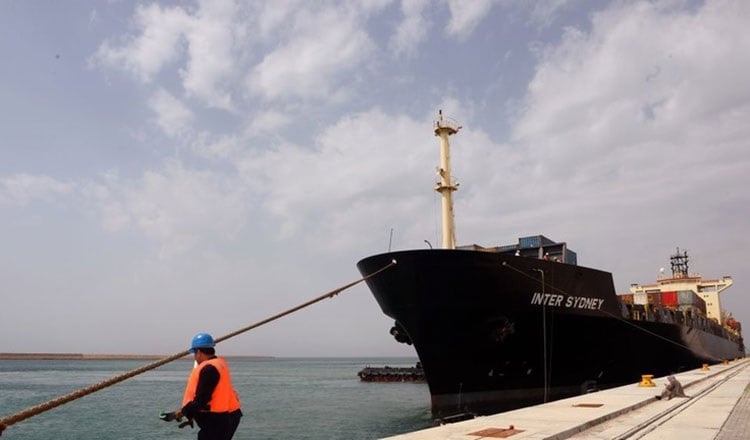 Kapal kargo di pelabuhan Iran. Foto/anadolu