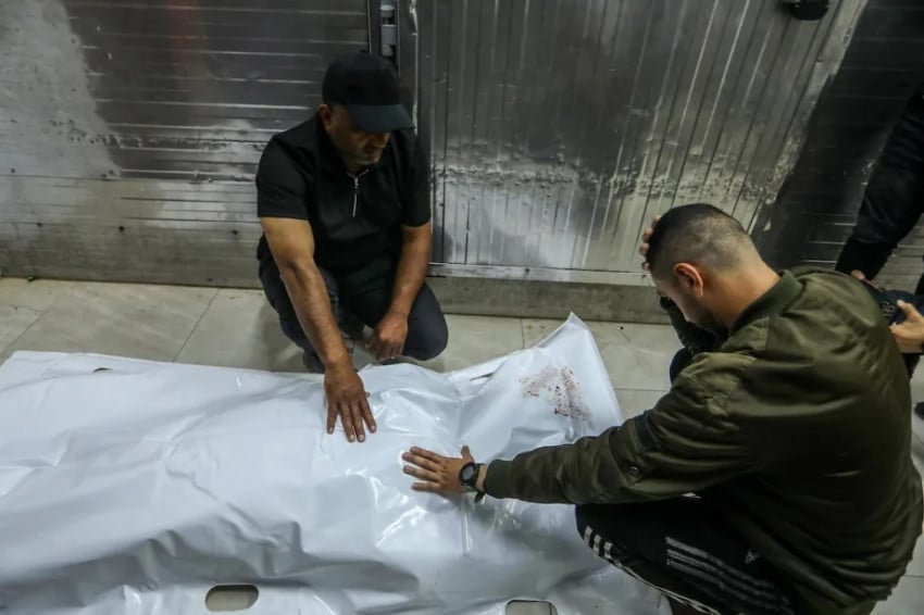 Warga Palestina yang tewas dan terluka dalam serangan Israel dipindahkan ke Rumah Sakit Nasser di Khan Yunis, Gaza, Palestina pada 6 Mei 2026. Foto/Abed Rahim Khatib/Anadolu Agency