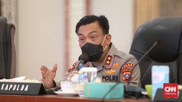 Kapolri Jenderal Listyo Sigit Prabowo menunjuk Komjen R Z Panca Putra sebagai Kepala Lemdiklat yang anyar. (CNN Indonesia/ Farida)