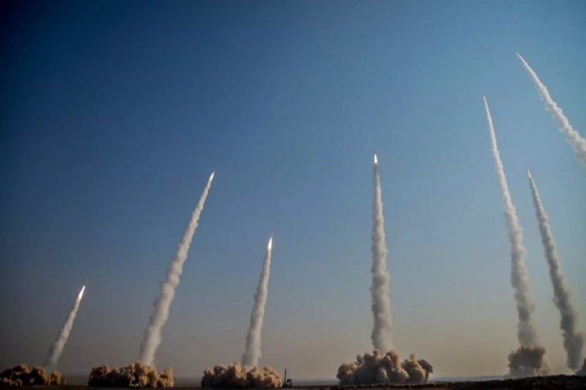 IRGC menyatakan rudal-rudal Iran sudah mengunci target-target Amerika Serikat di seluruh Teluk, dan saat ini hanya menunggu perintah tembak. Foto/IRNA