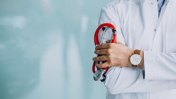 Mengintip Proyeksi Pendapatan Dokter di Indonesia Tahun 2026: Dari Masa Internship Hingga Puncak Karier Spesialis