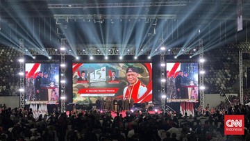 Hercules klaim tak kebal hukum meski dekat dengan Presiden Prabowo. (CNN Indonesia/Ryan Hadi Suhendra)