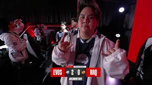 EVOS kalahkan RRQ Hoshi 2-0 di MPL ID S17 Week 7 hari kedua. Foto: Youtube MPL Indonesia