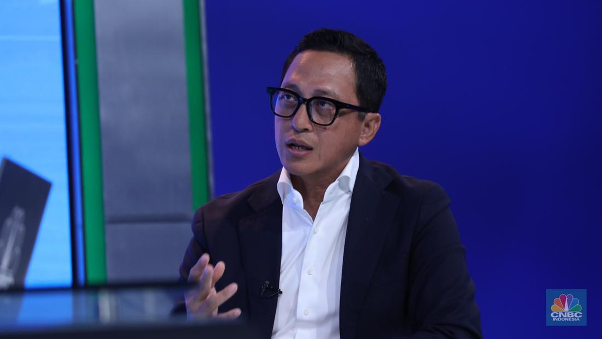 Foto: Direktur Utama Mandiri Sekuritas Oki Ramadhana dalam rangkaian program BUMN Report. (CNBC Indonesia/Tri Susilo)