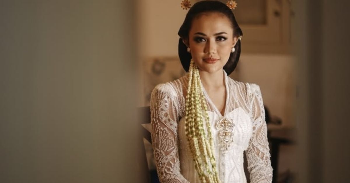 Yosika Ayumi, selebgram asal Yogyakarta yang resmi menikah dengan Aksa Uyun, putra sulung Soimah. [Foto: Instagram/@yosikaayumi]