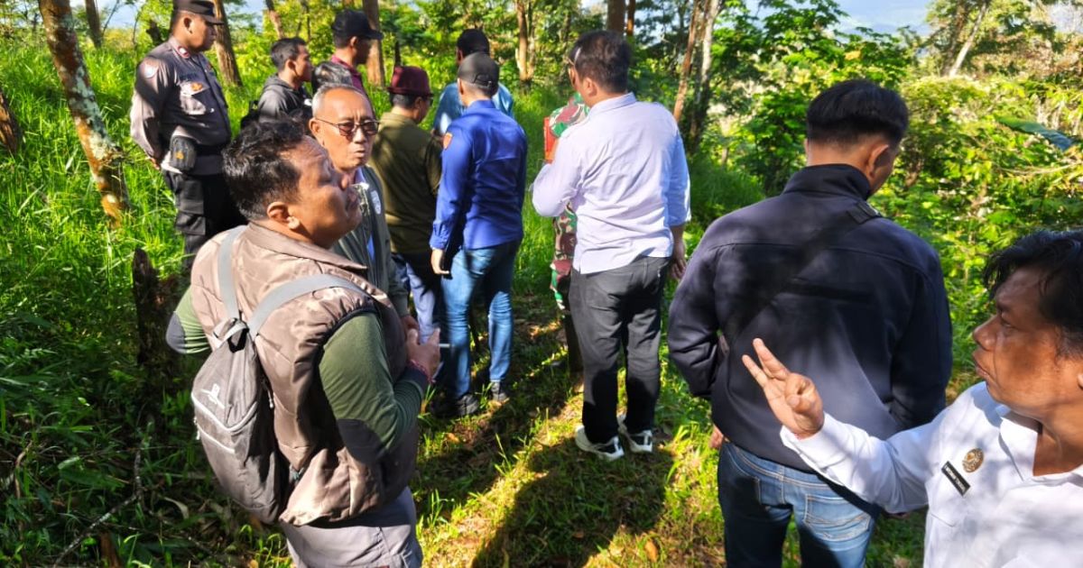 Foto Pemeriksaan status tanah pengganti BTID oleh pihak Kejakasaan Tinggi, BPN Bali, Kehutanan (Infotren)
