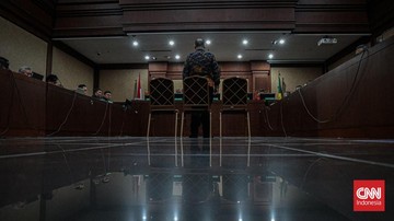 Hakim dissenting opinion eks konsultan Nadiem, Ibam di kasus korupsi laptop. (CNN Indonesia/Febria Adha L)