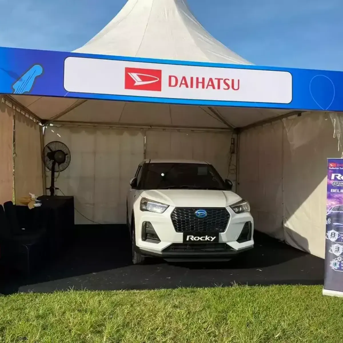 Astra Daihatsu menghadirkan Rocky e-Smart Hybrid untuk memperkenalkan teknologi elektrifikasi terkini kepada masyarakat. (B-Universe Photo/Yurike Metriani)