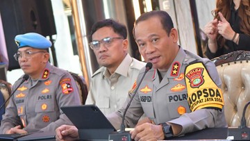 Kapolda Metro Jaya Irjen Pol Asep Edi Suheri resmi berpangkat bintang tiga. (ANTARA FOTO/RENO ESNIR)