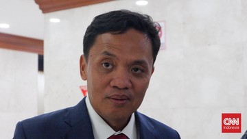 Majelis Kehormatan Partai Gerindra bakal memanggil kadernya yang merupakan anggota DPRD Jember, A Syahri Assidiqi usai tepergok main game dan merokok saat rapat yang videonya belakangan menjadi viral. (CNN Indonesia/ Khaira Ummah)