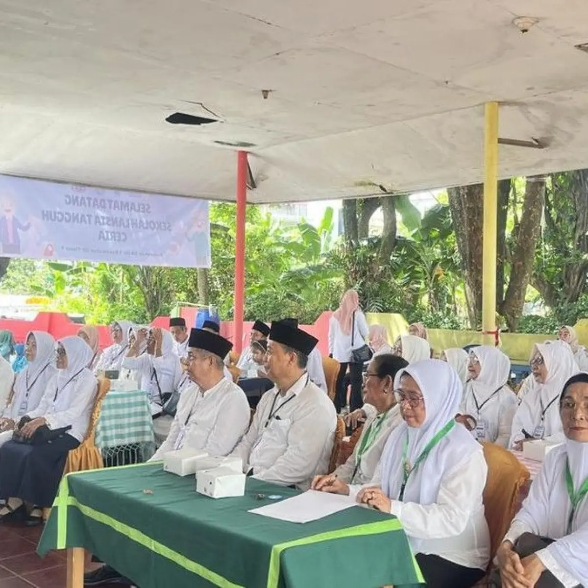 Peserta sekolah lansia di Kelurahan 20 Ilir I. (Foto: Ani Safitri)