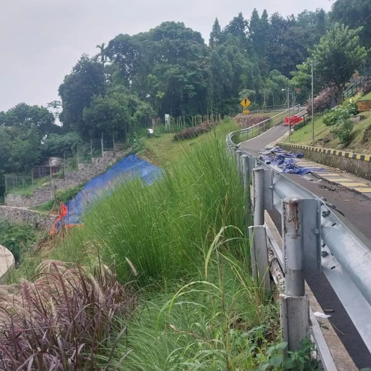 Kondisi Jalan Saleh Danasasmita Batutulis, Bogor Selatan, Kota Bogor.(KOMPAS.com/REGI PRATASYAH VASUDEWA)