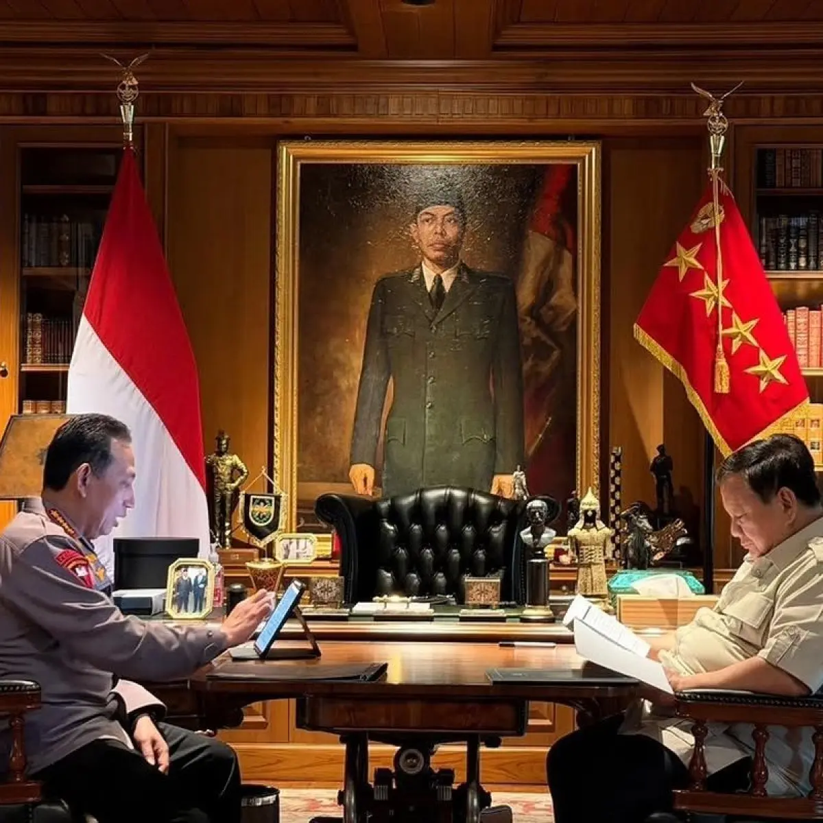 Presiden RI Prabowo Subianto memanggil Kapolri Jenderal Polisi Listyo Sigit Prabowo ke kediamannya di Hambalang, Bogor, Jawa Barat, Jumat (24/4/2026).(Instagram @sekretariat.kabinet)