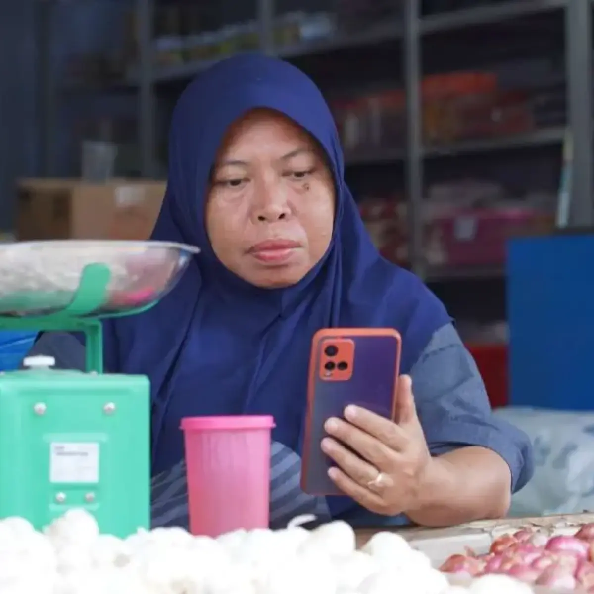 ILUSTRASI. Pedagang Pasar Talaud (KONTAN/Baihaki)