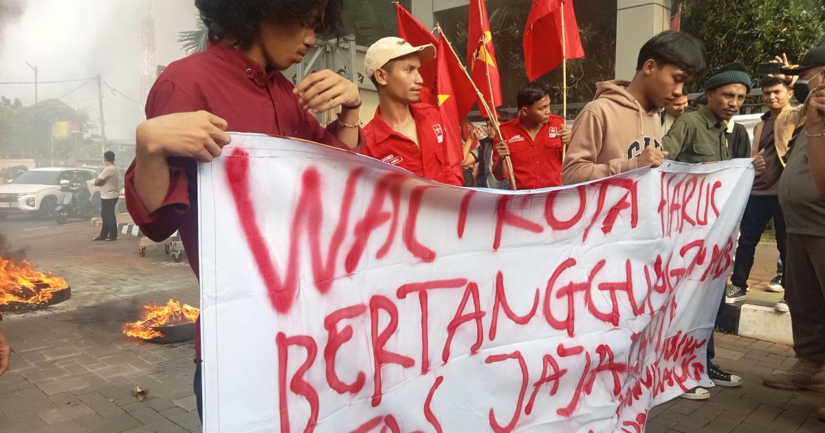 Balaikota Tangsel Dikepung Massa, Tiga Pejabat Dituntut Lengser