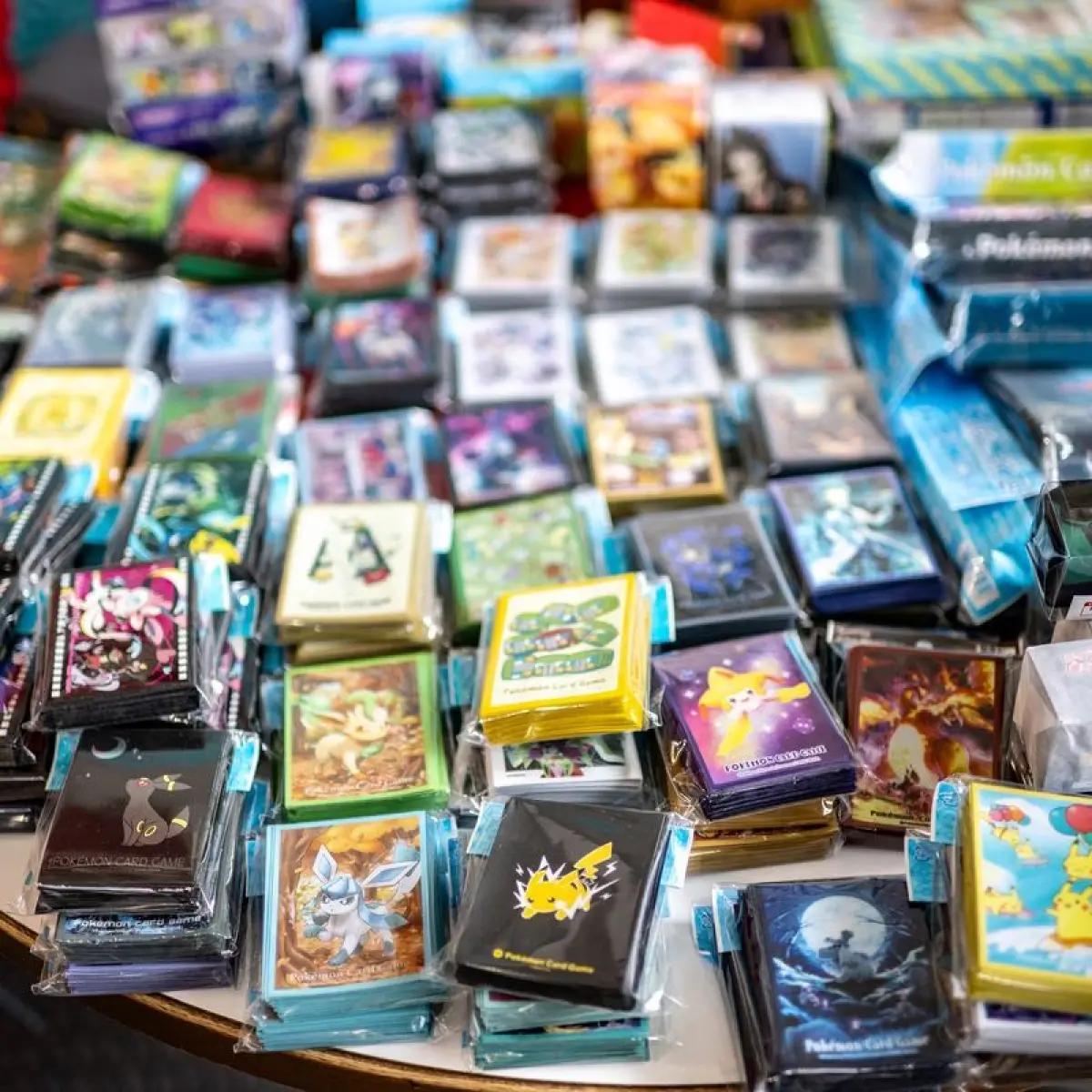 Kartu Pokemon yang ditampilkan di Pokemon World Championships di Yokohama, Jepang, 11 Agustus 2023.(AFP/PHILIP FONG)