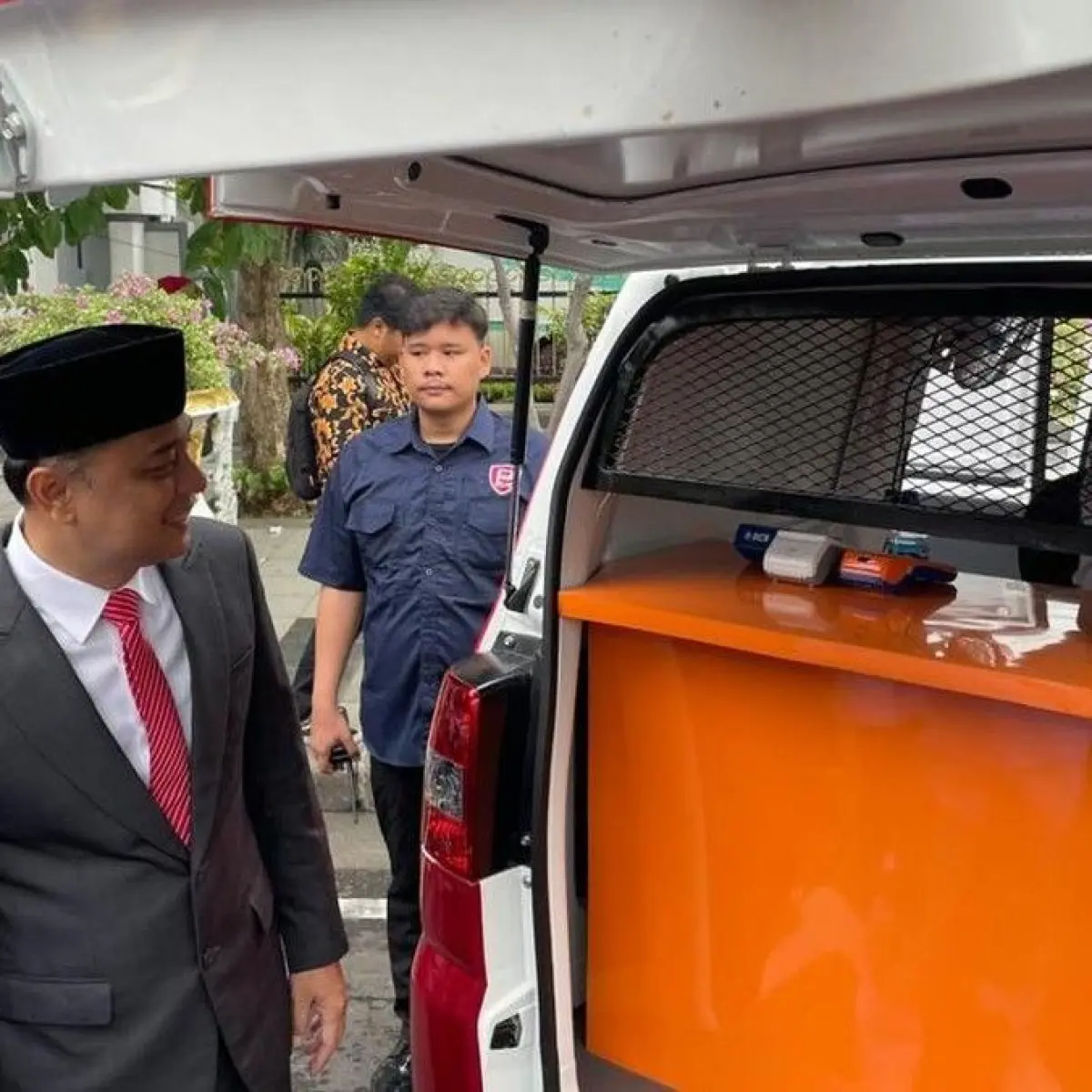 Walkot Eri launching parkir digital di Jalan Sedap Malam Surabaya. Foto: Esti Widiyana/detikJatim