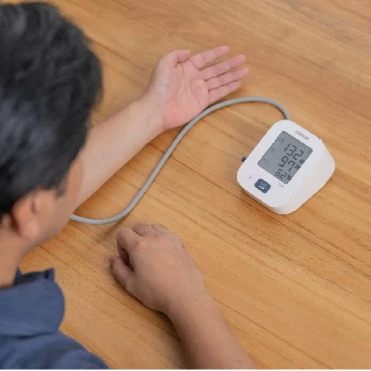 Peningkatan kesadaran masyarakat terhadap pemantauan kesehatan mandiri perlu didukung dengan perangkat yang mudah digunakan dan terjangkau.(Dok. Omron Healthcare Indonesia)