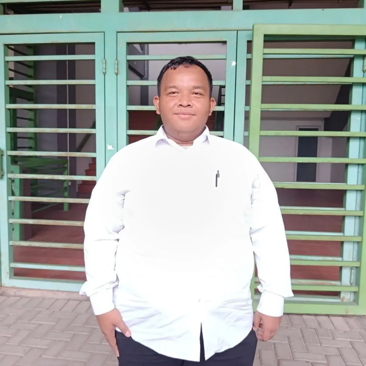 Afiful Haidar (25) pemuda asal Kecamatan Tapos, Kota Depok, Jawa Barat yang mengikuti proses seleksi Manajer Koperasi Desa Merah Putih, di Stadion Patriot Chandrabaga, Kota Bekasi. Rabu (20/5/2026).(KOMPAS.com/NURPINI AULIA RAPIKA)