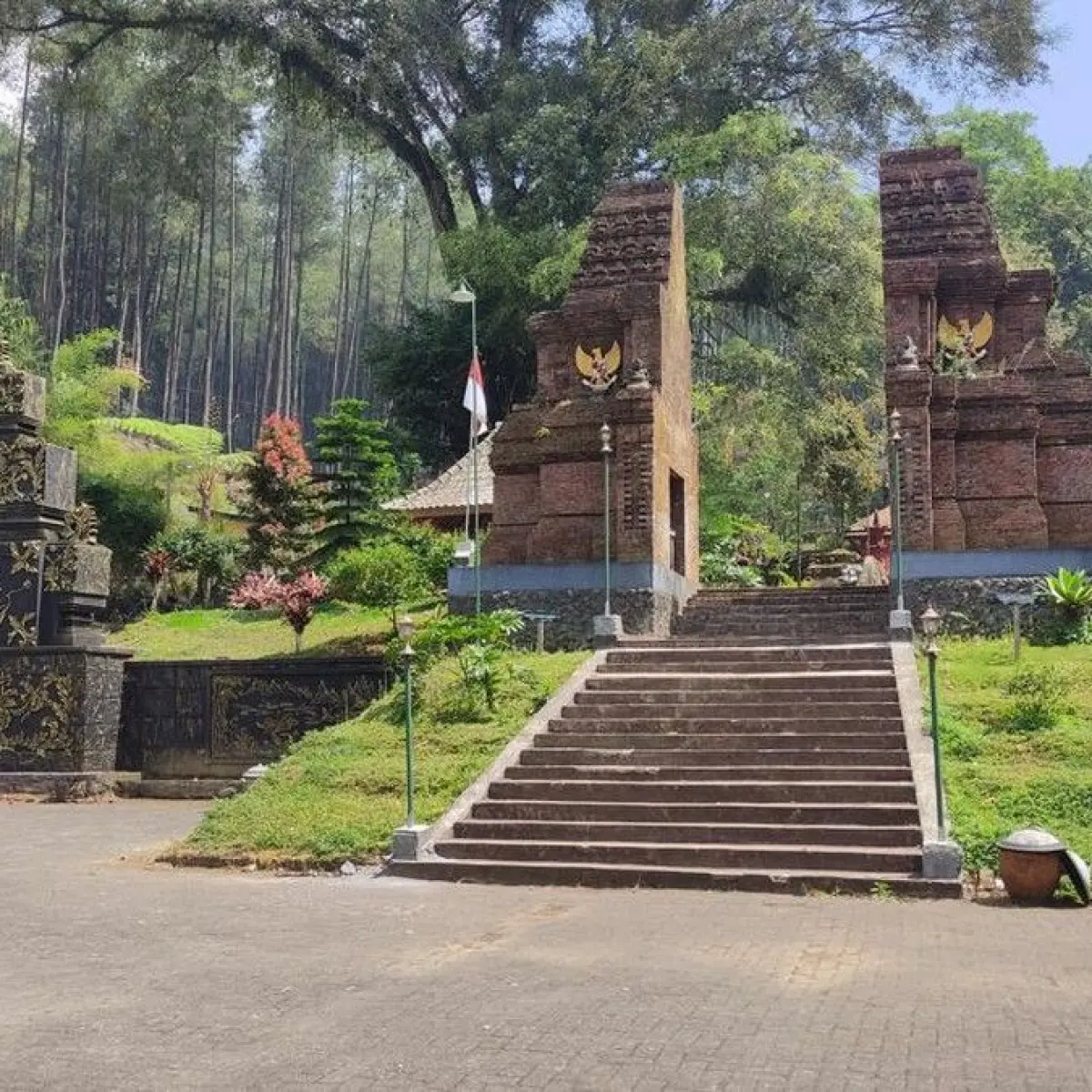 Lokasi yang kerap dikaitkan dengan pesugihan di Gunung Kawi. (Foto: Muhammad Aminudin/detikJatim)