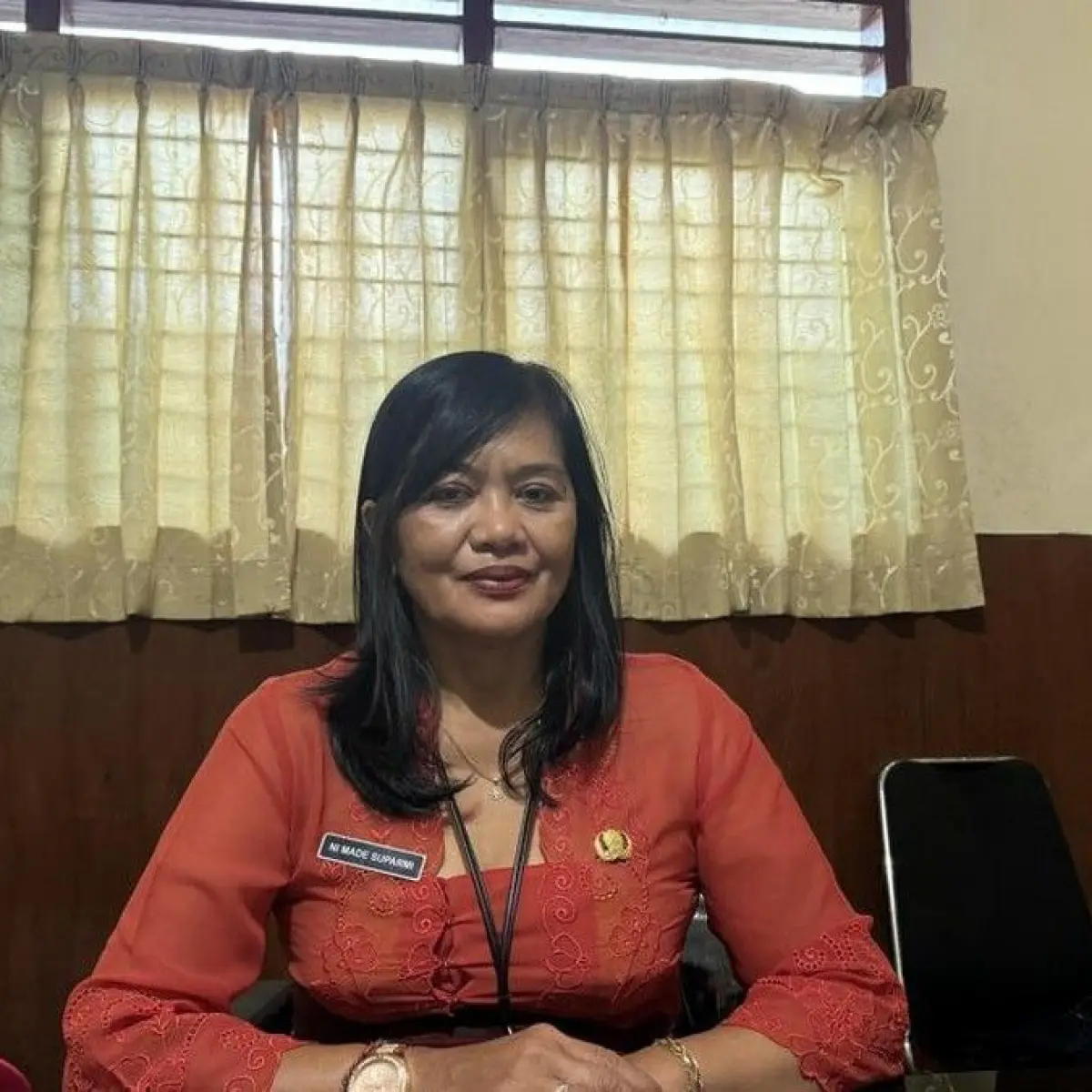Foto: Kepala Bidang Peternakan dan Kesehatan Distan Denpasar Ni Made Suparmi ketika diwawancarai tim detikBali di Kantor Distan Kota Denpasar, (21/5/2026). Maria Christabel DK/detikBali