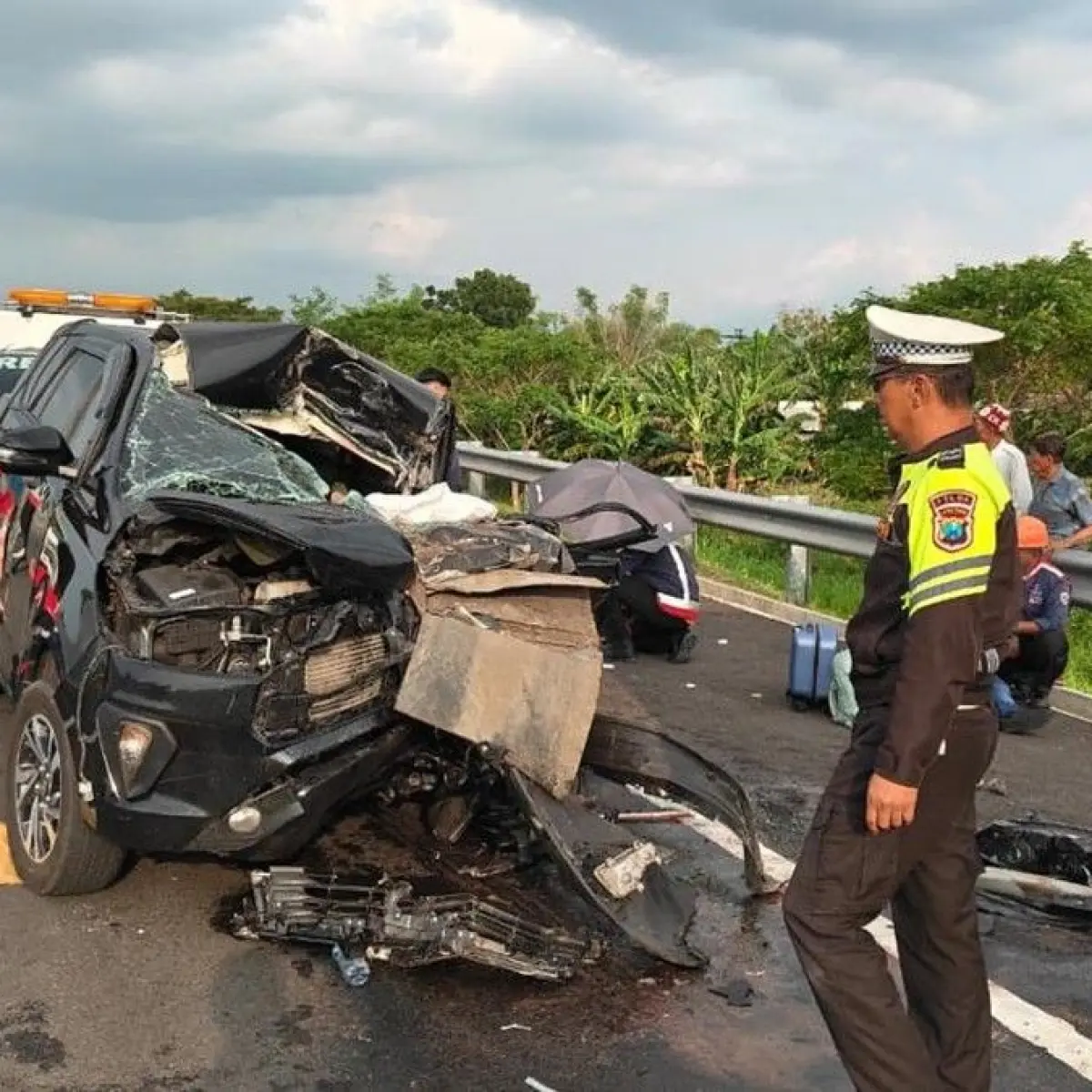 Mobil yang ditumpangi anggota DPR RI kecelakaan di Tol Paspro tewaskan 2 penumpangnya (Foto: Dok. Istimewa)