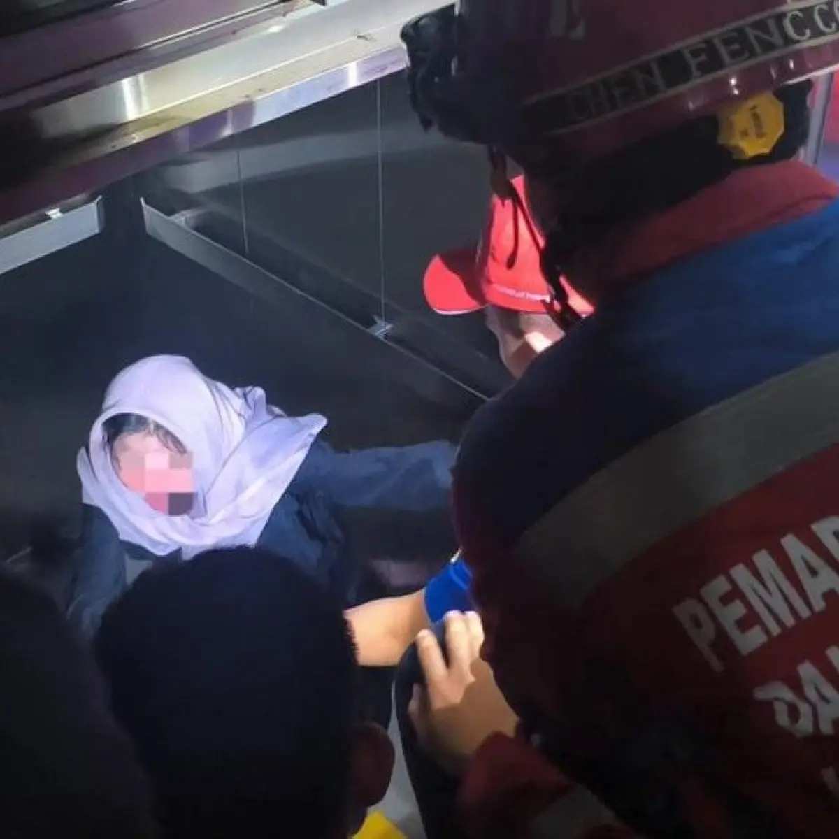 Dampak Pemadaman Listrik Sumatera, Mahasiswi UMP Palembang Dievakuasi dari Lift Mati
