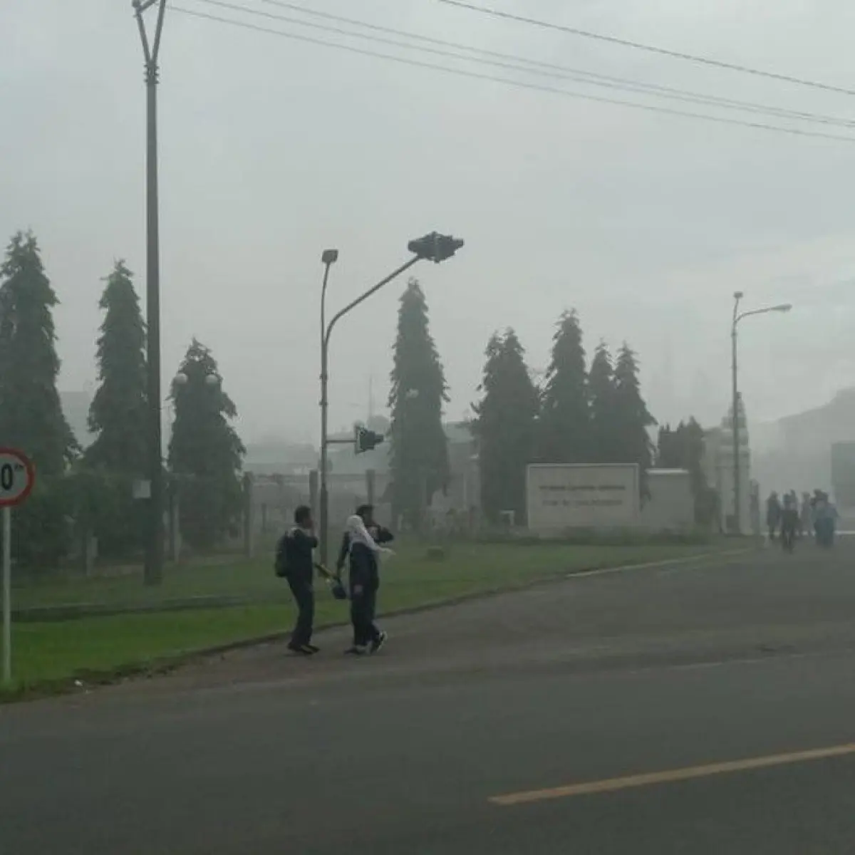 Suasana sekitar pabrik kimia di Cilegon usai ledakan terjadi (Iqbal/detikcom)
