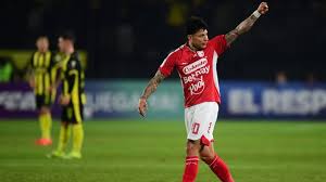 Santa Fe silenció a Peñarol por el golazo de Alexis Zapata - AFP