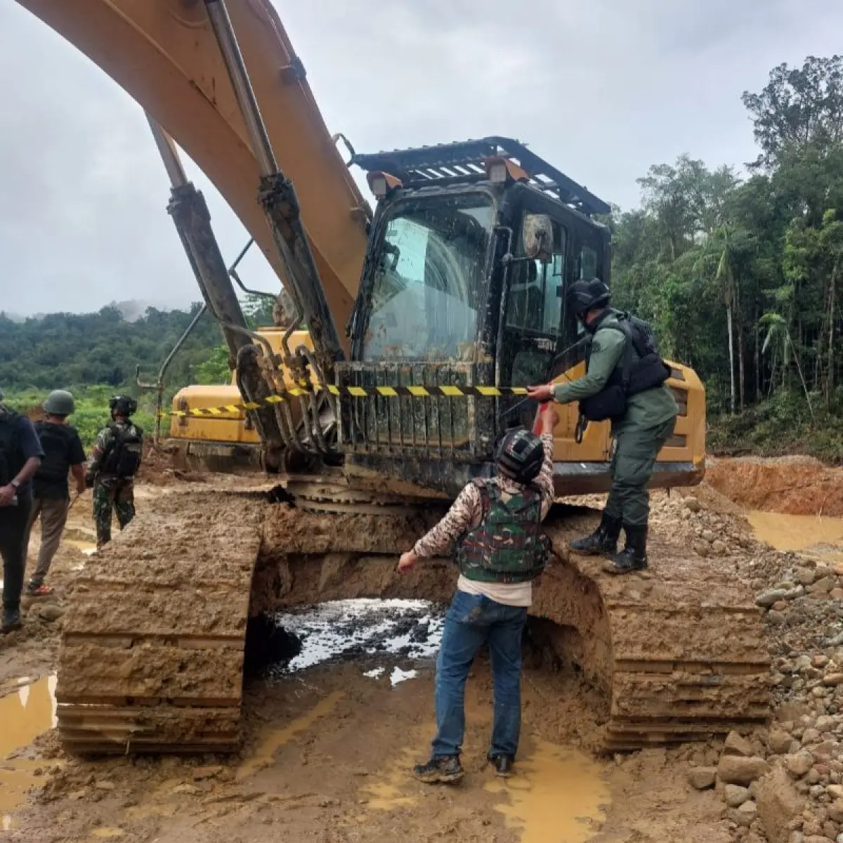 Penegakan Hukum Lingkungan: Empat WNA Tiongkok Ditahan Terkait Eksploitasi Emas Ilegal di Nabire