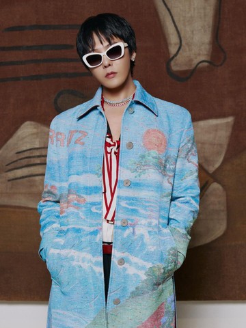 Ilustrasi: G-Dragon Tampil Memukau Kenakan Mantel Wanita Chanel dalam Acara Metiers d’Art di Seoul