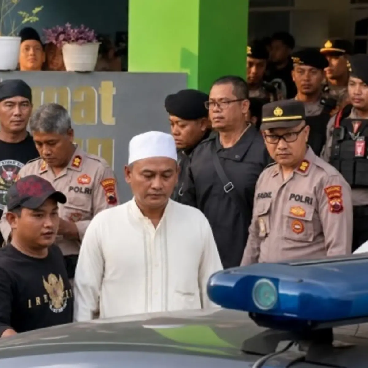 Keluarga Tersangka Pencabulan Ponpes Padang Ati Tuntut Media Hapus Berita dan Minta Maaf