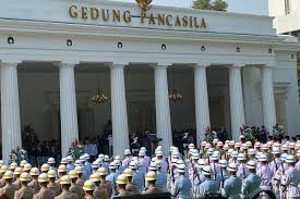 Presiden Prabowo Subianto menyampaikan sambutan dalam upacara Hari Lahir Pancasila di Gedung Pancasila, Jakarta Pusat, Senin (2/6/2025).(KOMPAS.com/FIKA NURUL ULYA)