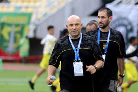 Pelatih Persebaya Surabaya di Super League 2025-2026 Bernardo Tavares asal Portugal.(KOMPAS.COM/SUCI RAHAYU)