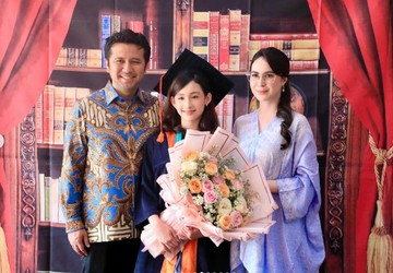 Ilustrasi: Pesona Lakeisha Ariestia Dardak di Momen Kelulusan SD, Disebut Mirip Sang Ibu Arumi Bachsin